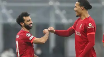 عملاق أوروبا يخطط للتعاقد مع محمد صلاح وفان دايك في الصيف